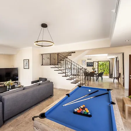 Villa Sunnyvillas: 4br Seafront Villa*private Pool*bw44